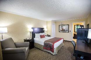 Ramada by Wyndham Jacksonville Hotel & Conference Center - 2