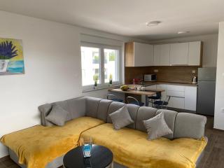 Apartmani Grgić on the adress Branka Fučića 96 - Malinska - 8
