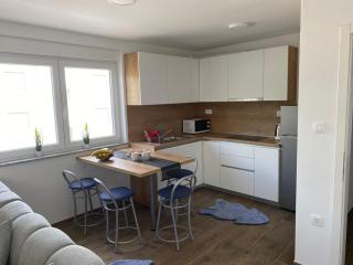 Apartmani Grgić on the adress Branka Fučića 96 - Malinska - 7
