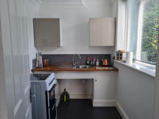 Private luxury Annex apartment with secure free parking - Chessington - 5