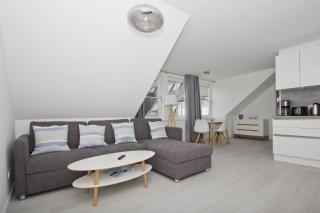 Ferienwohnung mit Meerblick und Gartennutzung - Haus Inselwind FeWo MEERstrand - Groß Zicker - 1