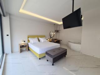 ILIA'S Luxury Suites - Adults Only - 6