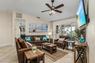 Welcome to Villa X-Ta-Sea, your ultimate waterfront retreat with an array of resort-style amenities and pet-friendly accommodations! - 6