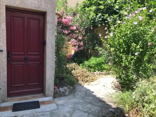 Chambre climatisée avec sdb privée dans une villa avec piscine ouverte d'avril à mi octobre - 1