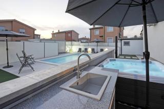 Casa Tara Three-Bedroom Holiday Home - Pula - 9