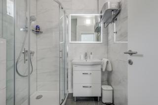 Spacious Modern Apartment Miljak - 1min to the beach - 2