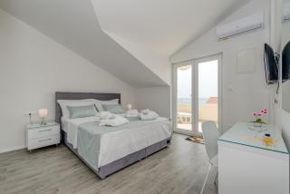 Spacious Modern Apartment Miljak - 1min to the beach - Trogir - 1