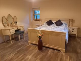 Mary's Bespoke Cottage - 1