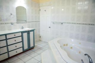 Bascombe Apartments - Kingstown - 2