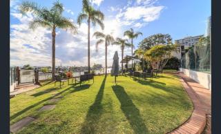 Surfers Superior 2 Bedroom Apartments with ocean view - 2