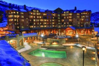 Hyatt two bedroom, balcony, outdoor swimming pool & hot tub, firepit, walk to hiking & biking trails - Park City - 3