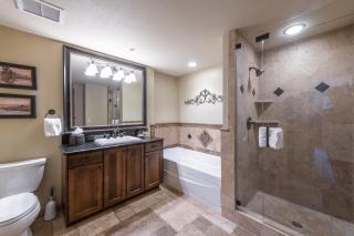 Hyatt two bedroom, balcony, outdoor swimming pool & hot tub, firepit, walk to hiking & biking trails - Park City - 2