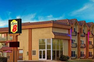 Super 8 by Wyndham Cypress Buena Park Area - Cypress - 3