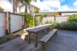 Our Kiwi Whanga Bach - Whangamata Holiday Home - 1