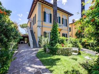 Belvilla by Oyo Villa Lazzarino - Pisa - 0