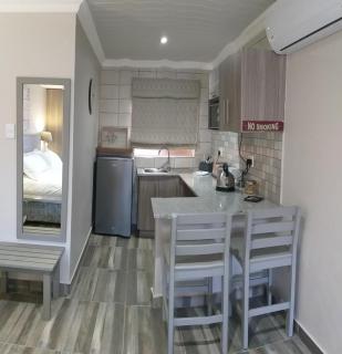 Schnehage Self Catering - Bloemfontein - 6