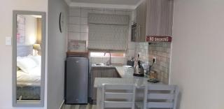 Schnehage Self Catering - Bloemfontein - 4