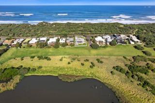 SALTWATER HOUSE - Opposite the beach and views over the lake! - Ocean Grove - 1
