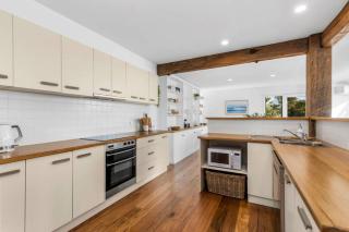 SALTWATER HOUSE - Opposite the beach and views over the lake! - Ocean Grove - 2