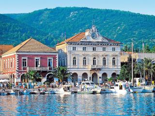 Apartment Sleeps 4 with Patio & Grill - 2