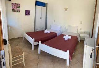 Molos Beach Rooms - 2
