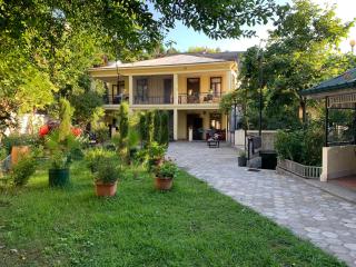 Nargiz's Guest House - Batumi - 0