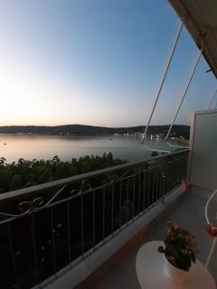 Irida's sea front apartment with astonishing view - Theológos - 1