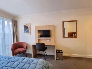 Metroview Studio in CBD with Air-con, Pool and Gym - 5