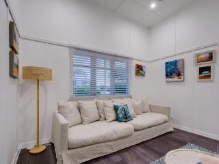 Urangan Family Friendly home with views, wifi, wine - 4