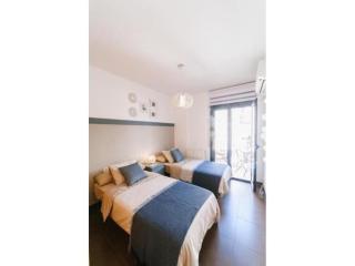 Sitges Spaces Deluxe Beach Apartment- 3 Bedroom, 2 Bathroom, Next to Beach, Sleeps 6 - Sitges - 2