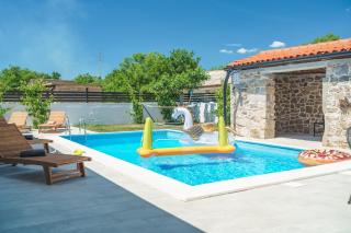 GRANDMA´S HOUSE - 9