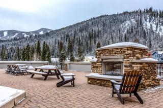 Ski-In Ski-Out Modern Mountain Condo - 4