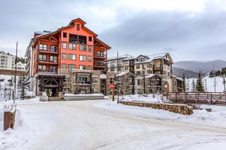 Ski-In Ski-Out Modern Mountain Condo - 3