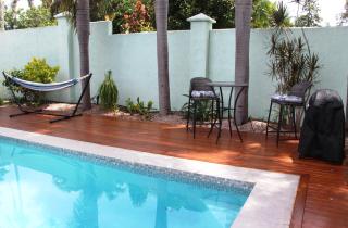 Beach Bliss, Private Bedroom, Private Lounge & Bathroom, plus Netflix, Wifi - 4