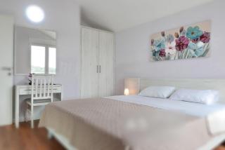 Family friendly apartments with a swimming pool Pirovac, Sibenik - 18998 - Pirovac (Slosella) - 2