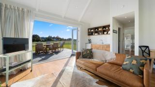 Te Whare Hipi - Martinborough Holiday Home - Martinborough - 6