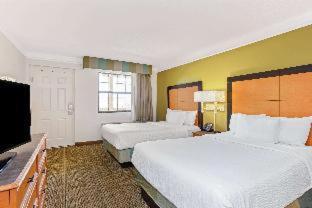 La Quinta Inn by Wyndham Orlando Airport West - 5