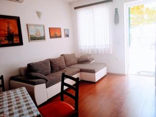Harbour-side Apartment with Beautiful Terrace - Podgora - 2