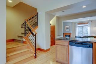 B2 Townhome with BBQ on the Deck - 4