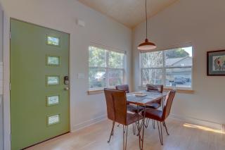 Modern Mod Pod with Private Yard - 7