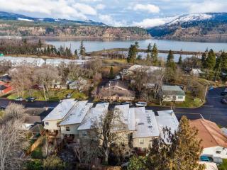 Urban Loft with BBQ on the Deck - Hood River - 3