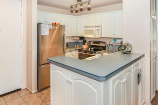 G218 - Palms Away - 3