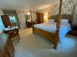 Bernard Gray Hall Bed and Breakfast - 1