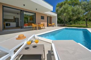 Villa Solis-Modern Villa for a romantic retreat, heated pool - Ližnjan - 8