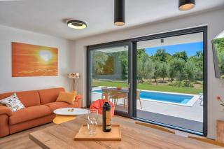 Villa Solis-Modern Villa for a romantic retreat, heated pool - Ližnjan - 7