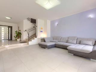 Holiday Home Villa Vela by Interhome - Šišan - 1