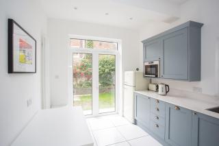 Elegant York House - on a beach road, sleeps 12, with sea views - Worthing - 8