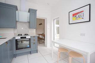 Elegant York House - on a beach road, sleeps 12, with sea views - Worthing - 7