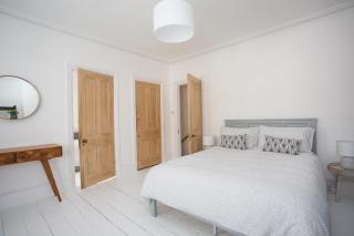 Elegant York House - on a beach road, sleeps 12, with sea views - Worthing - 5