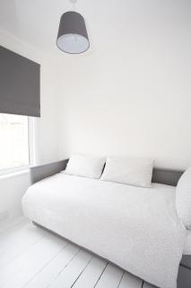 Elegant York House - on a beach road, sleeps 12, with sea views - Worthing - 3